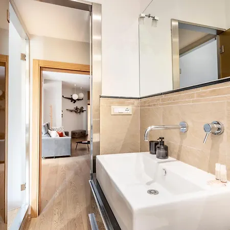 Premiere Apartment *